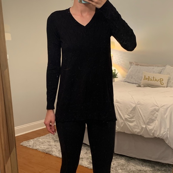 Black v-neck sweater - Picture 4 of 6